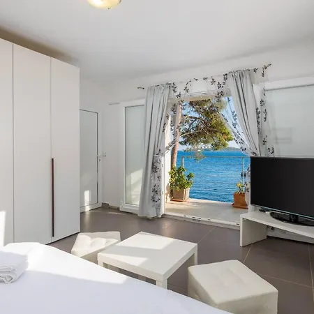 Luxury Beachfront Anemos Hvar With Pool Villa