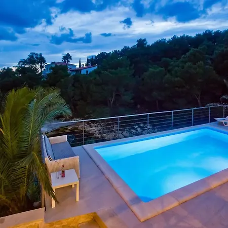 Luxury Beachfront Anemos Hvar With Pool Villa