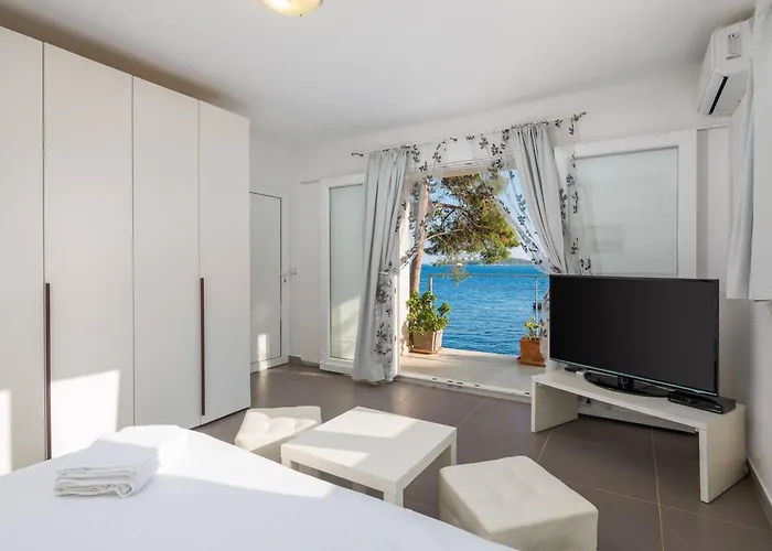Luxury Beachfront Anemos Hvar With Pool Villa
